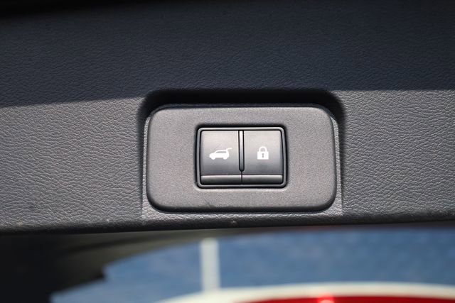 Used 2024 Nissan Rogue SV image 32