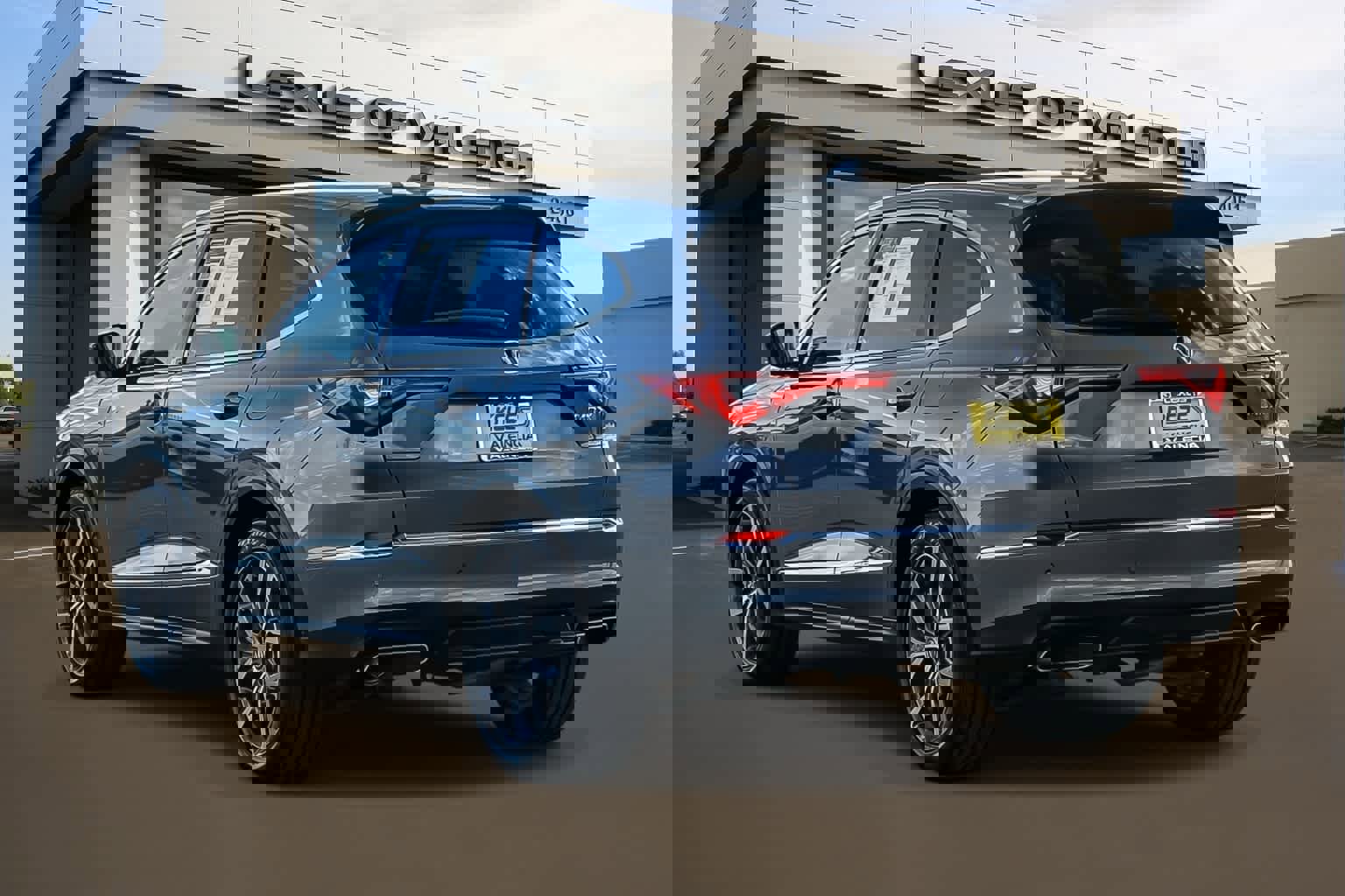 Used 2023 Acura MDX FWD w/ Technology Package image 3