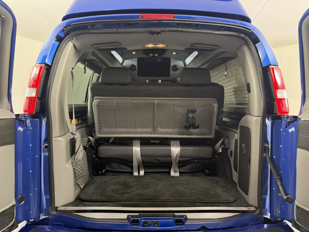Used 2018 GMC Savana 2500 w/ Enhanced Convenience Package RWD image 7