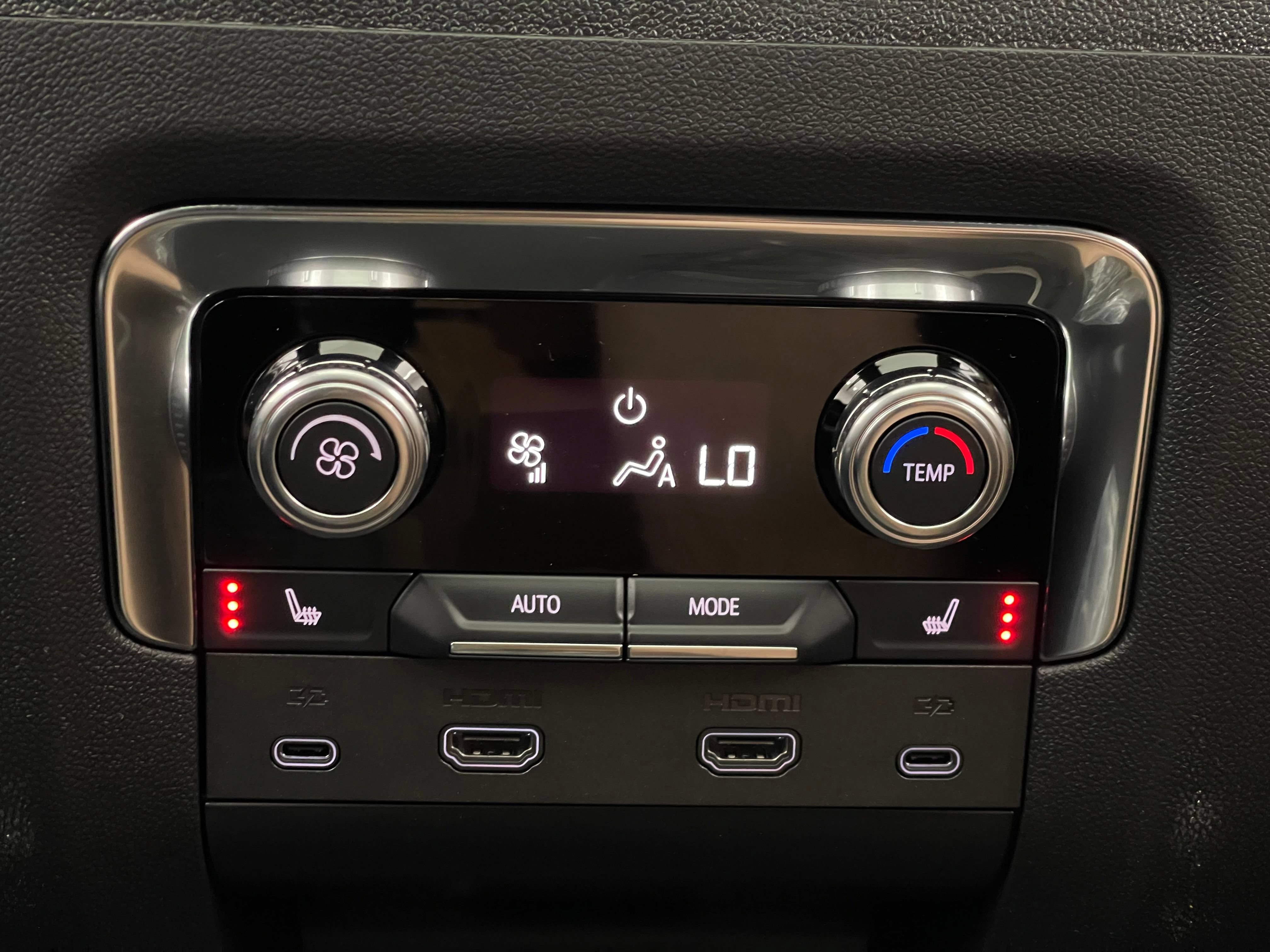 New 2026 GMC Yukon XL Denali w/ Denali Reserve Package AWD/4WD image 9