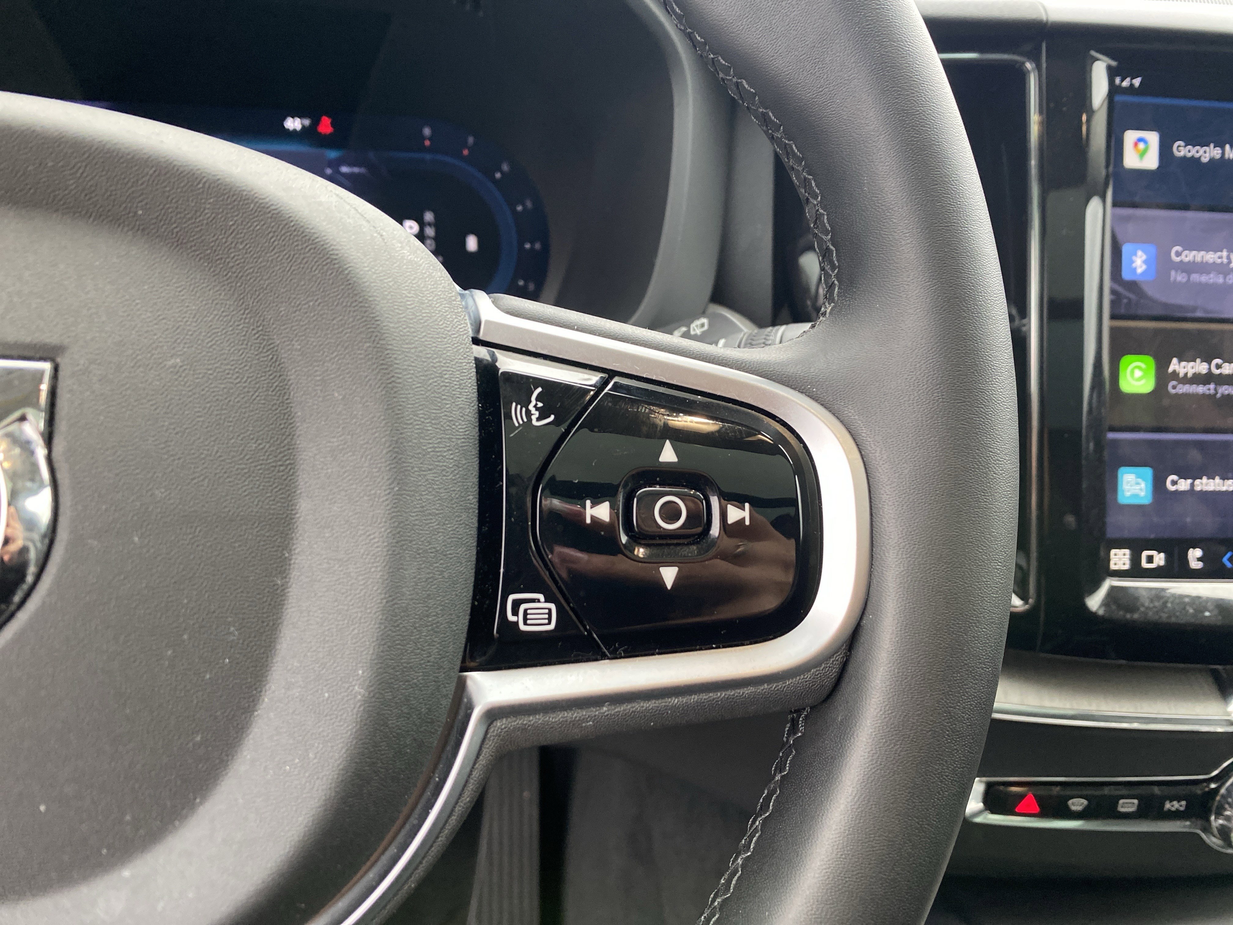 Used 2025 Volvo XC60 B5 Plus image 25