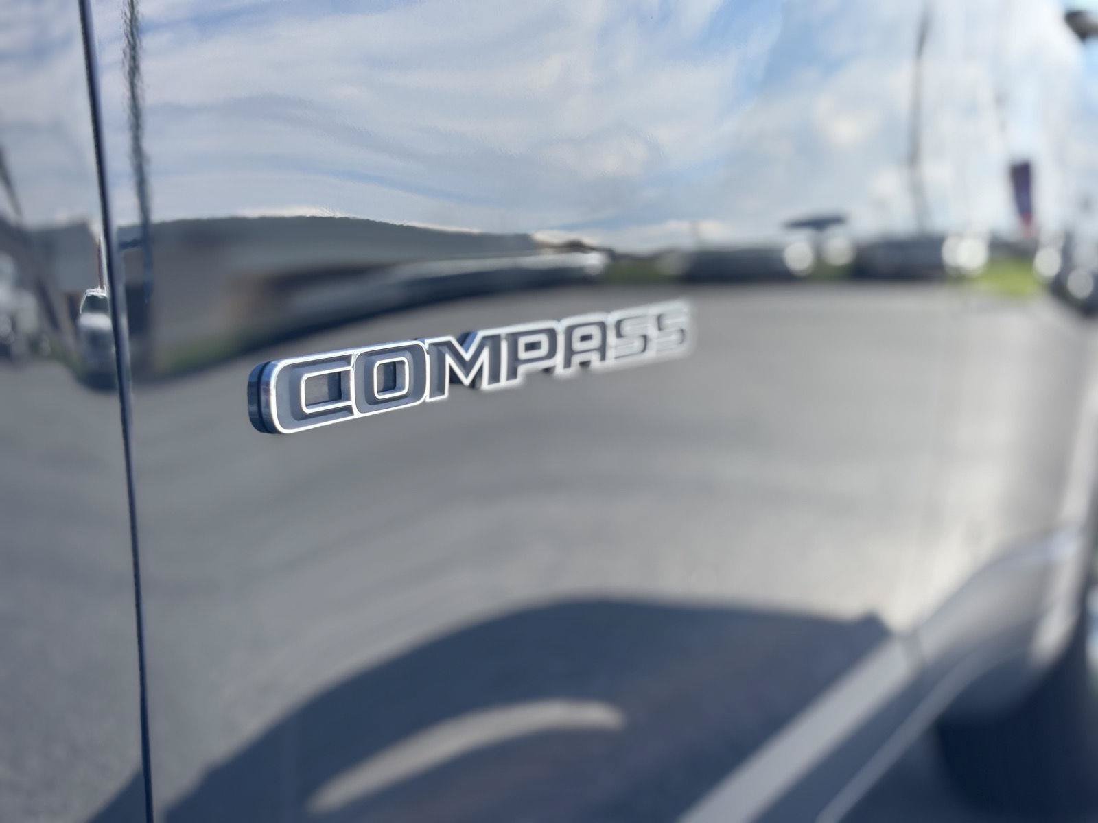 Used 2024 Jeep Compass Latitude AWD/4WD image 10