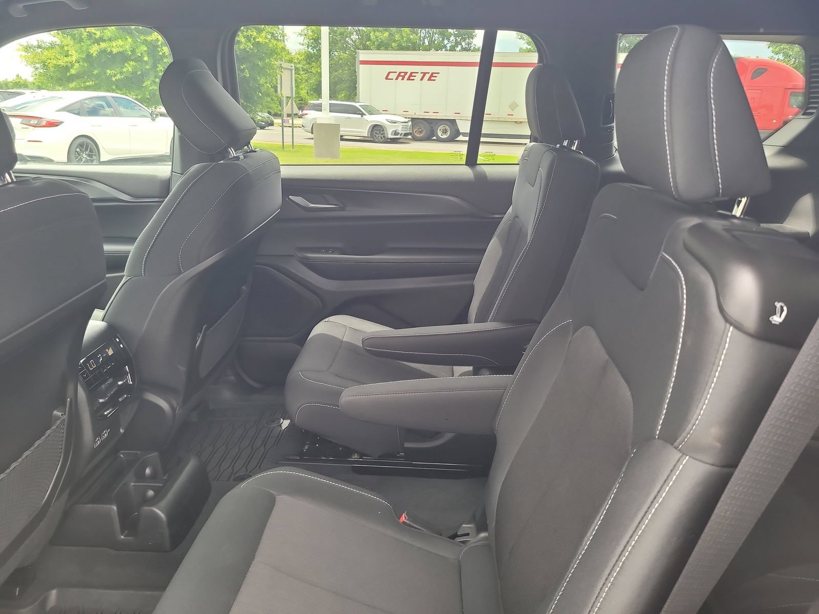Used 2025 Jeep Grand Cherokee L Laredo AWD/4WD image 24