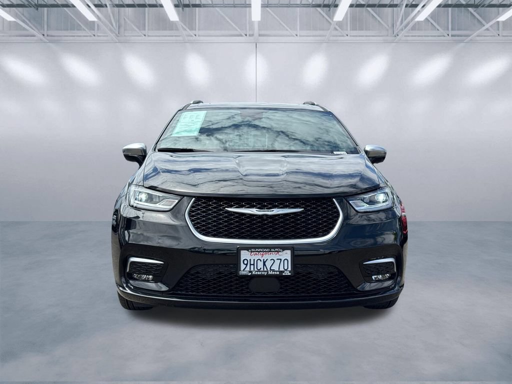 Used 2022 Chrysler Pacifica Pinnacle FWD image 2