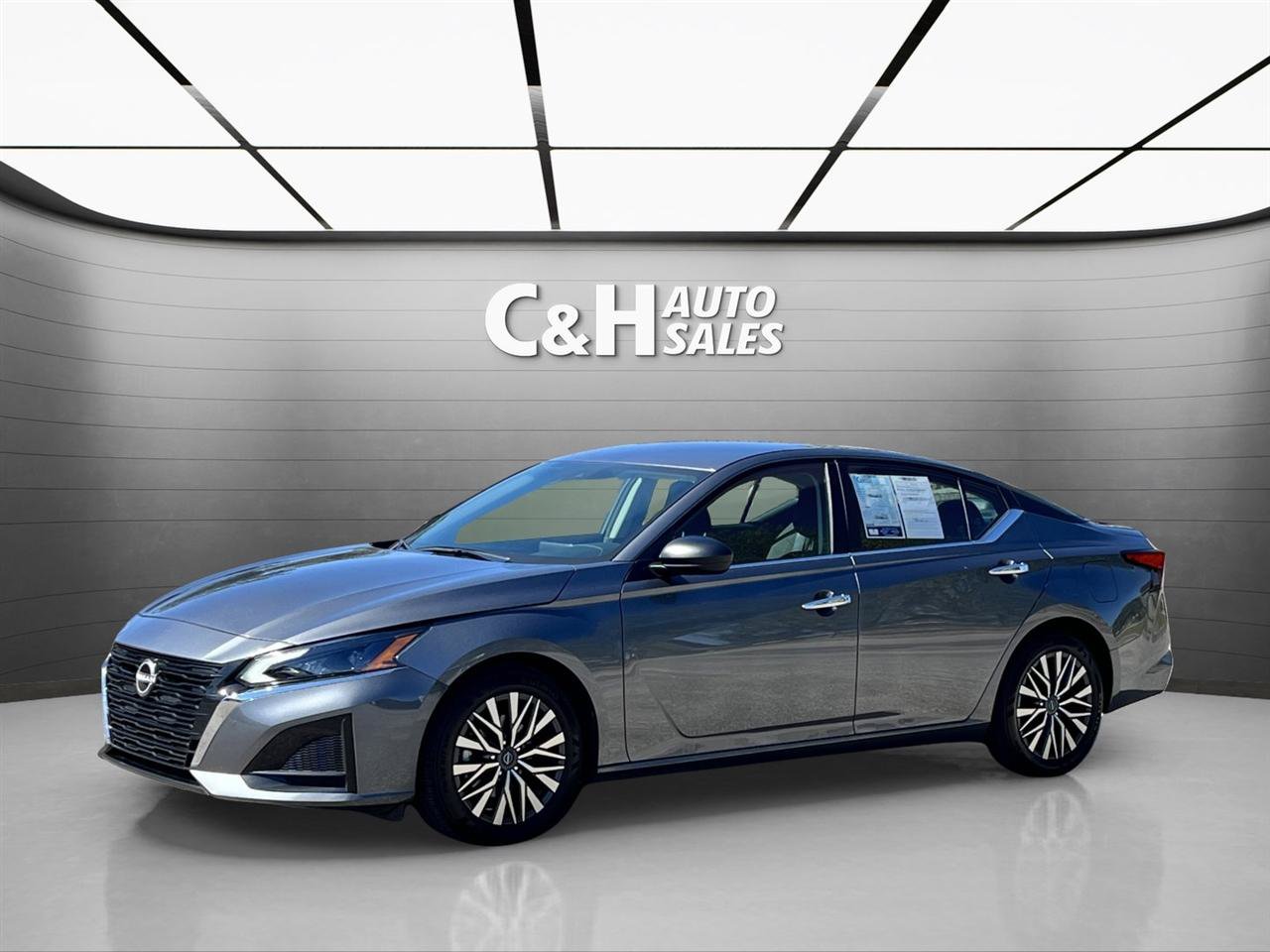 Used 2025 Nissan Altima 2.5 SV FWD image 1