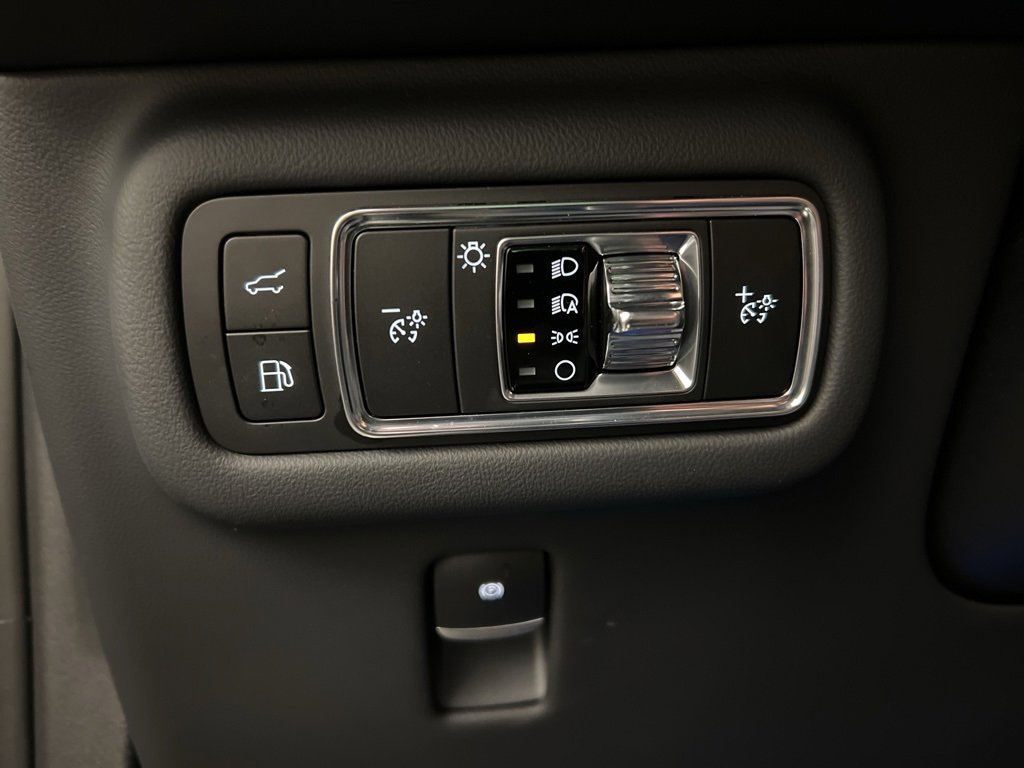 Used 2025 Lincoln Nautilus Premier w/ Equipment Group 102A image 25