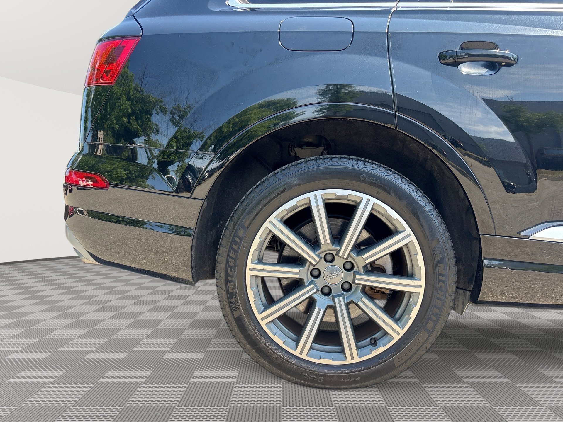 Used 2018 Audi Q7 3.0T Premium Plus AWD/4WD image 30