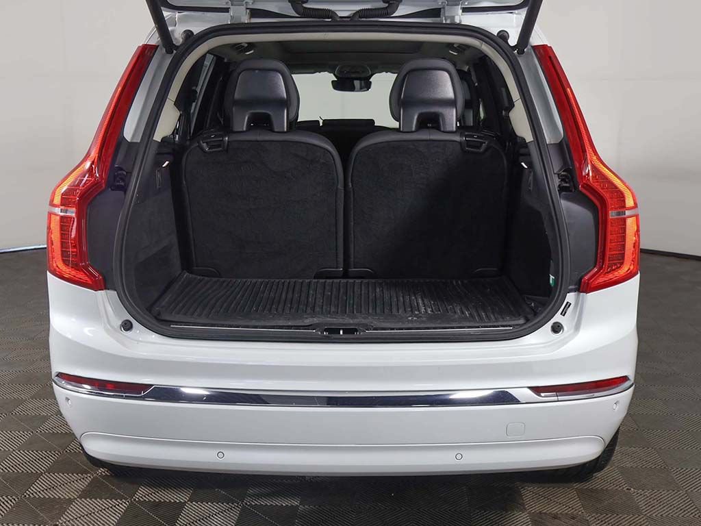 Used 2025 Volvo XC90 B5 Plus AWD/4WD image 23