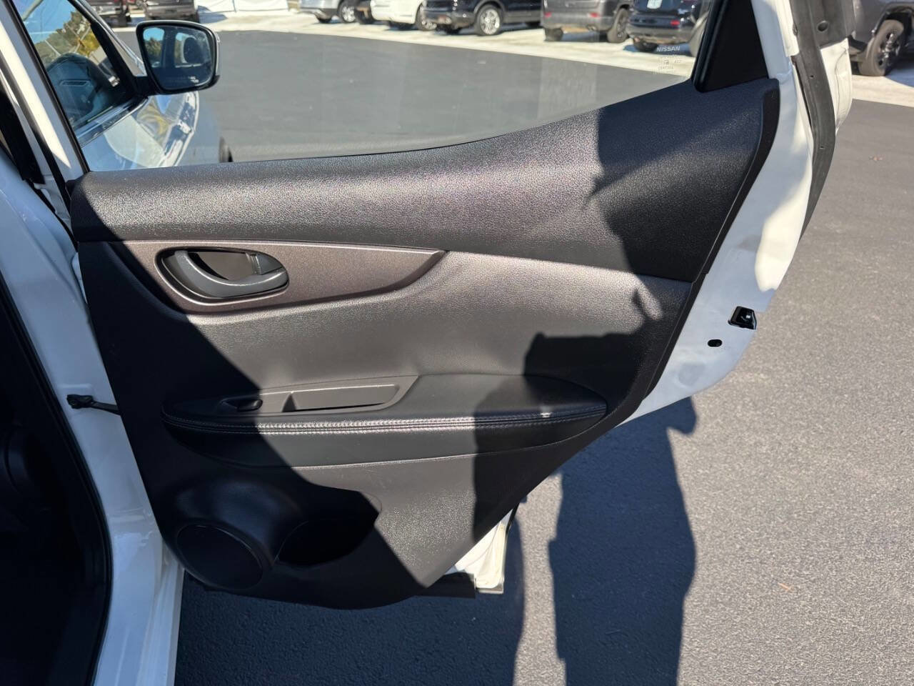 Used 2021 Nissan Rogue Sport S image 27