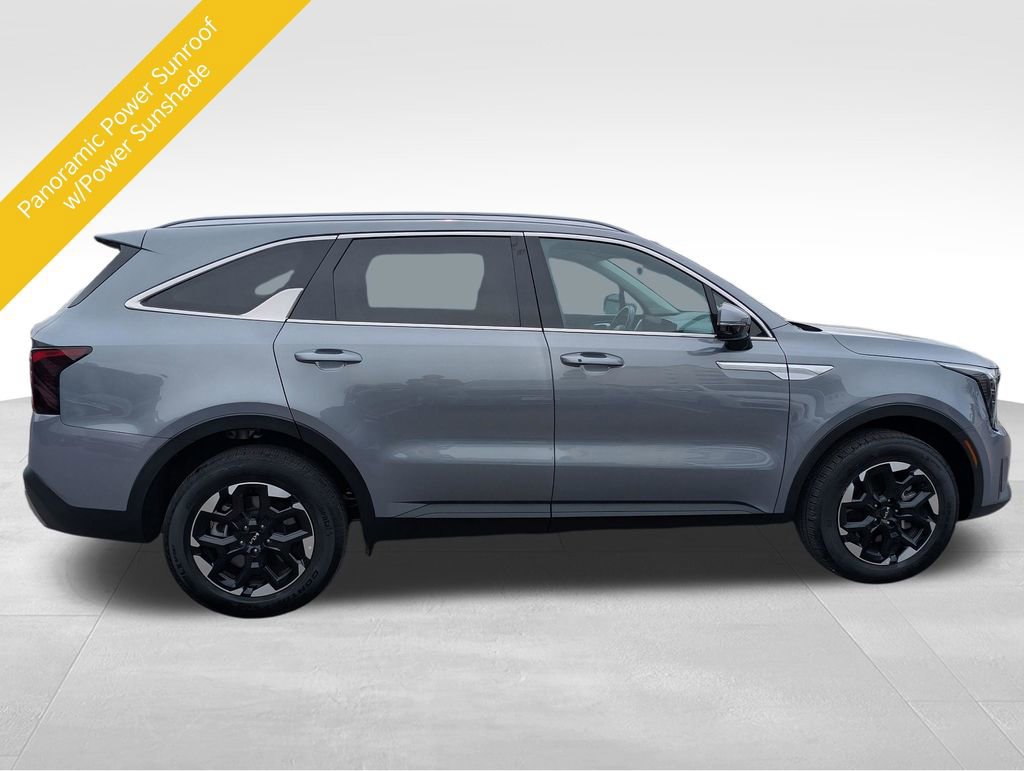 Certified 2025 Kia Sorento S w/ Panoramic Sunroof Package AWD/4WD image 7