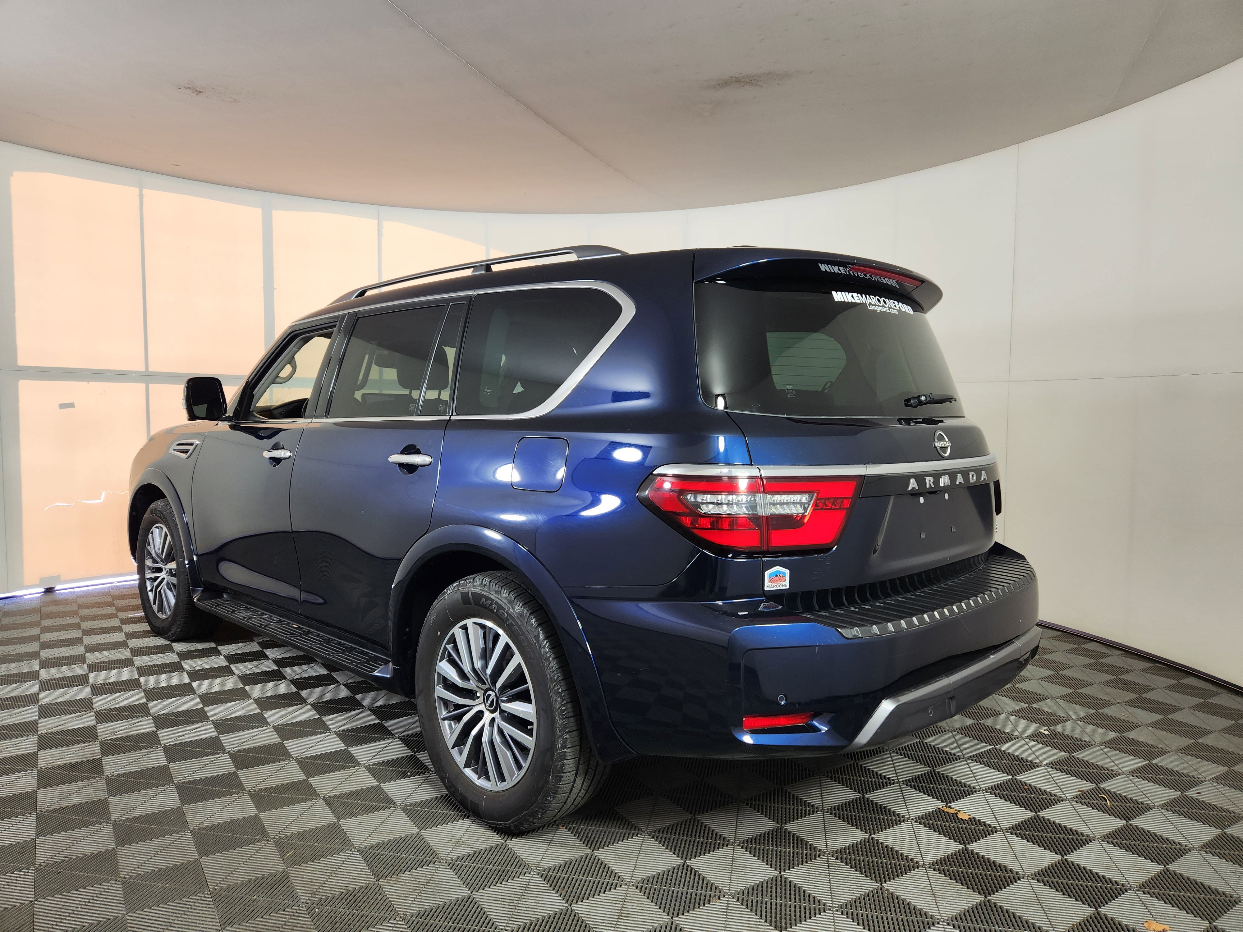 Used 2023 Nissan Armada SL w/ Captain's Chairs Package image 5