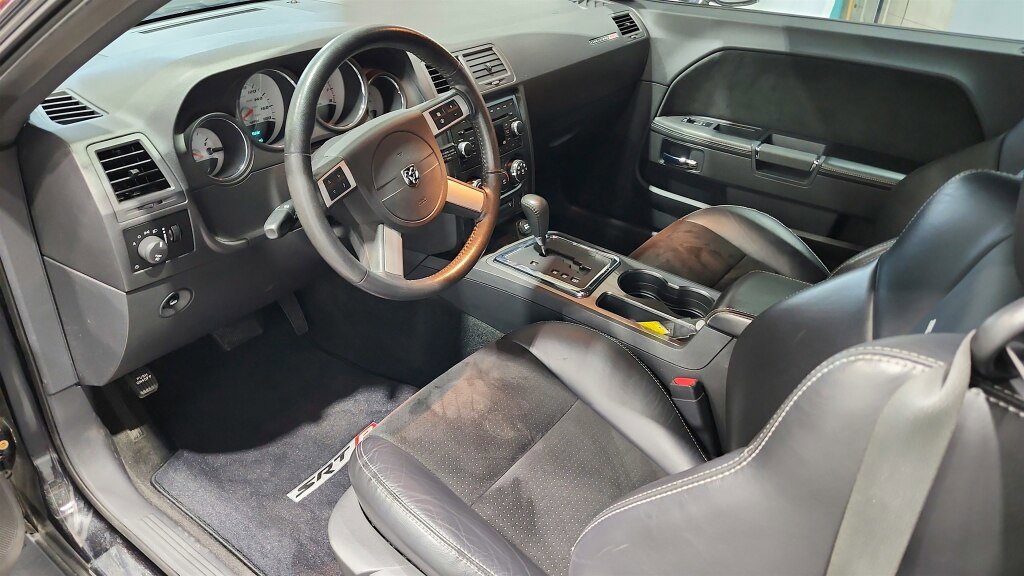 Used 2009 Dodge Challenger SRT8 w/ SRT Option Group II RWD image 28