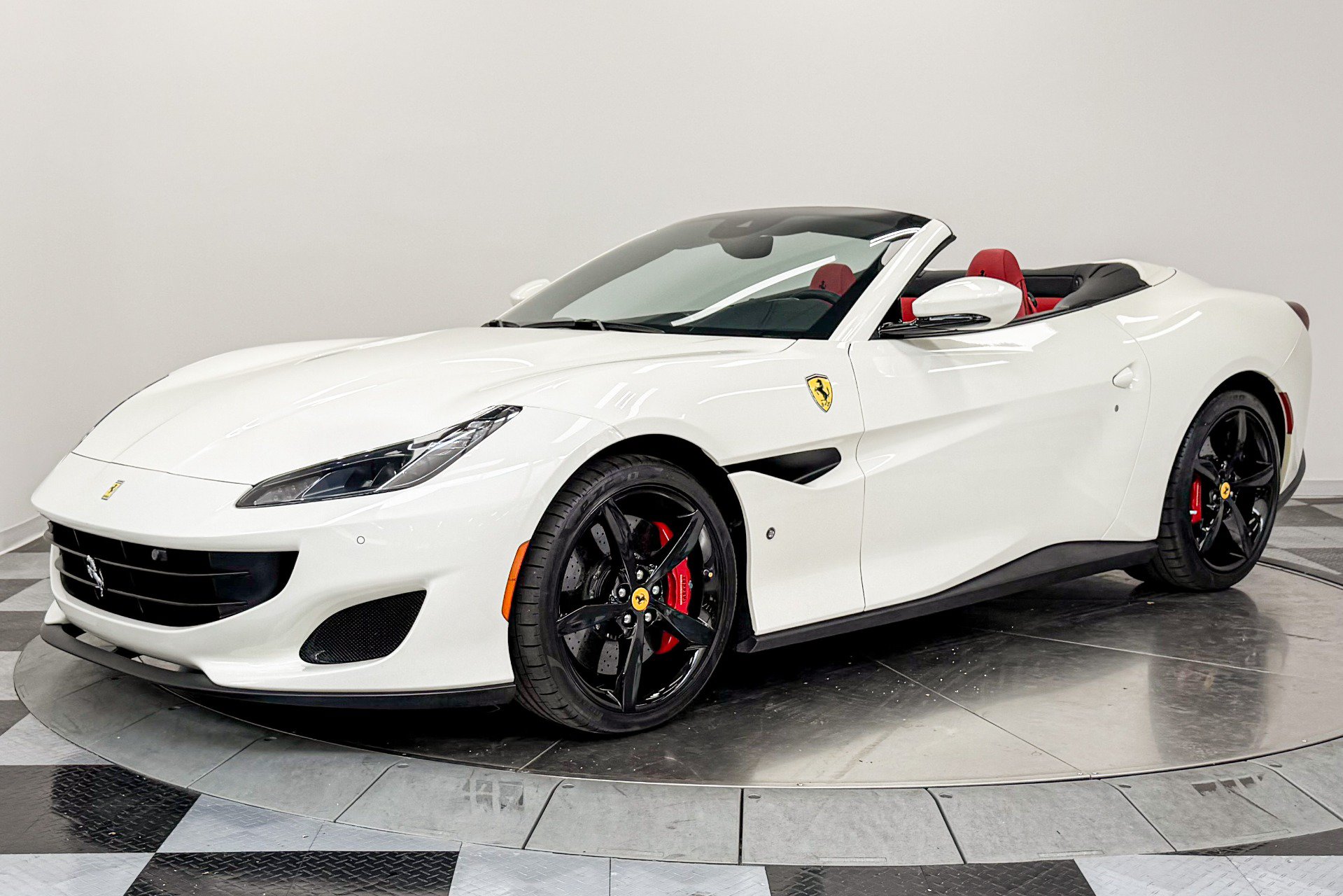 Used 2020 Ferrari Portofino RWD image 30
