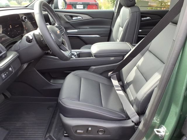 New 2027 Chevrolet Traverse LT w/ Sun and Wheel Package FWD image 6