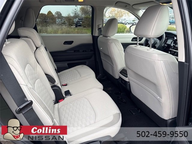 New 2025 Nissan Pathfinder SV image 12