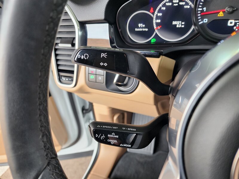 Used 2022 Porsche Cayenne Platinum Edition AWD/4WD image 36