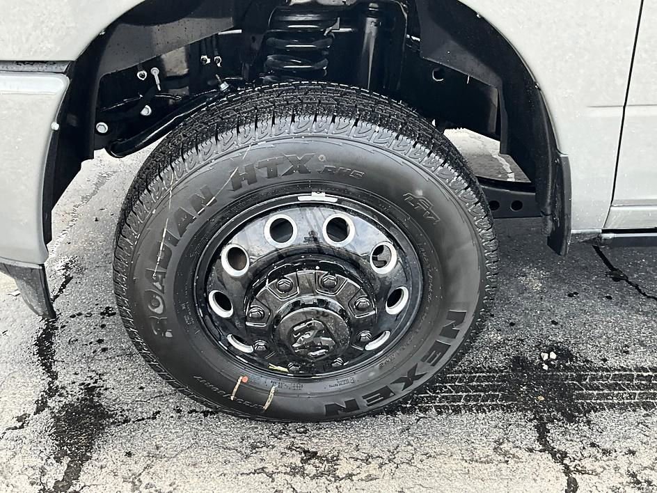 New 2026 RAM 3500 Laramie AWD/4WD image 10