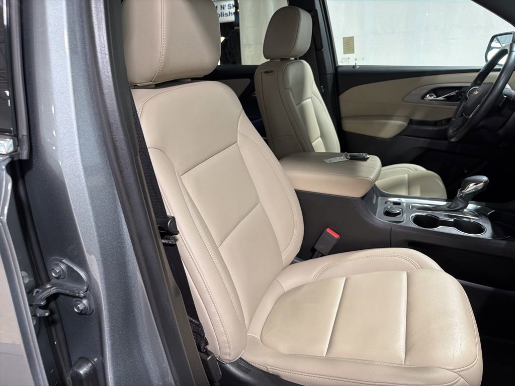 Certified 2023 Chevrolet Traverse LT w/ LPO, Floor Liner Package image 23