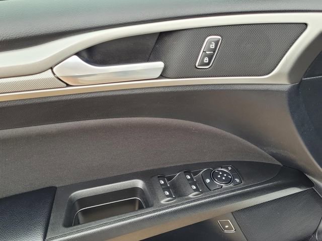 Used 2020 Ford Fusion SE FWD image 17