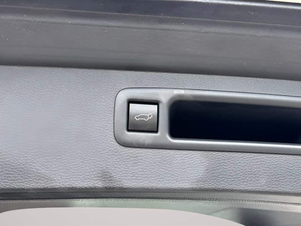 Used 2024 Toyota Highlander LE image 37