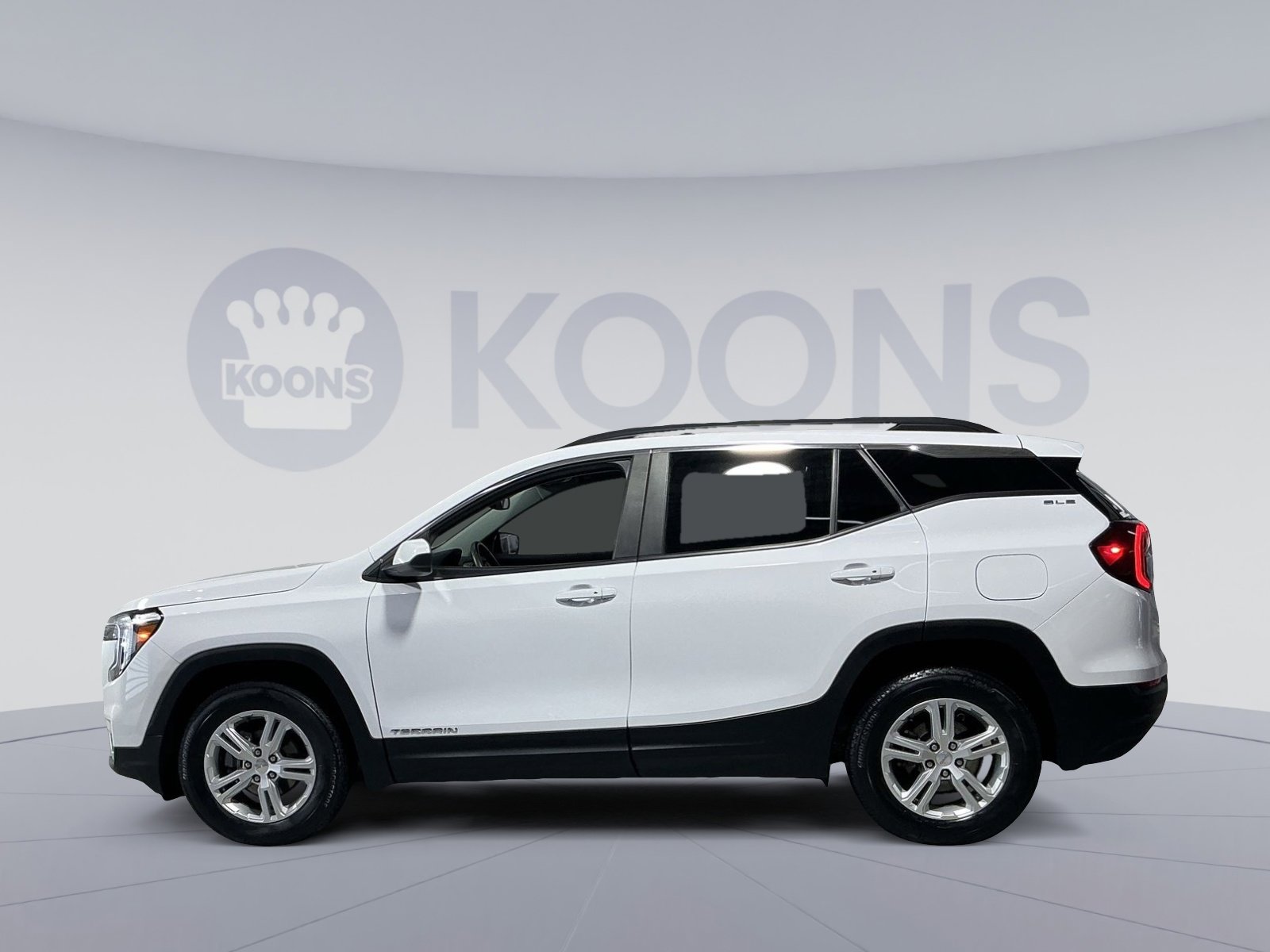 Used 2022 GMC Terrain SLE w/ Driver Convenience Package image 13