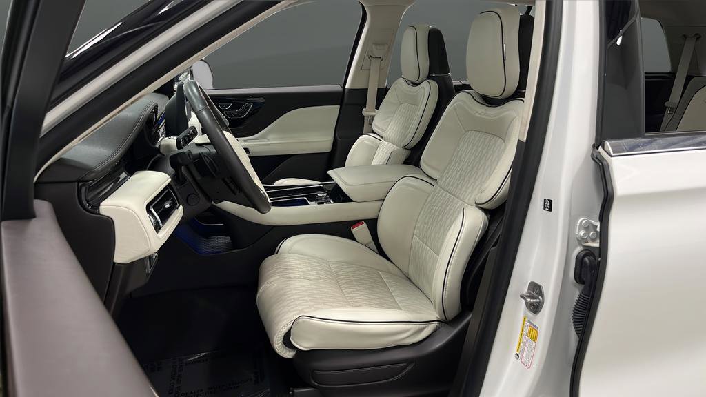 Used 2022 Lincoln Aviator Black Label Grand Touring w/ Class IV Trailer Tow Package image 9