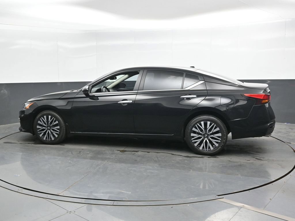 Used 2022 Nissan Altima 2.5 SR w/ Midnight Edition Package FWD image 10