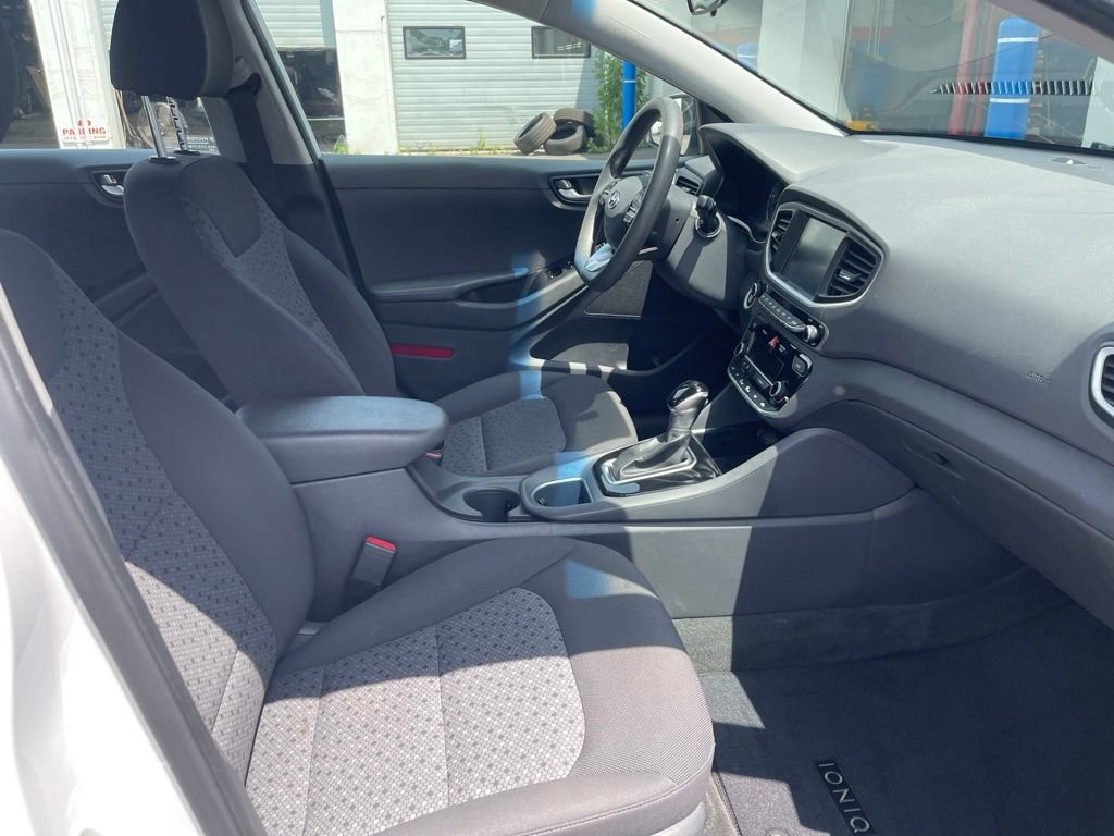 Used 2018 Hyundai Ioniq Blue FWD image 22