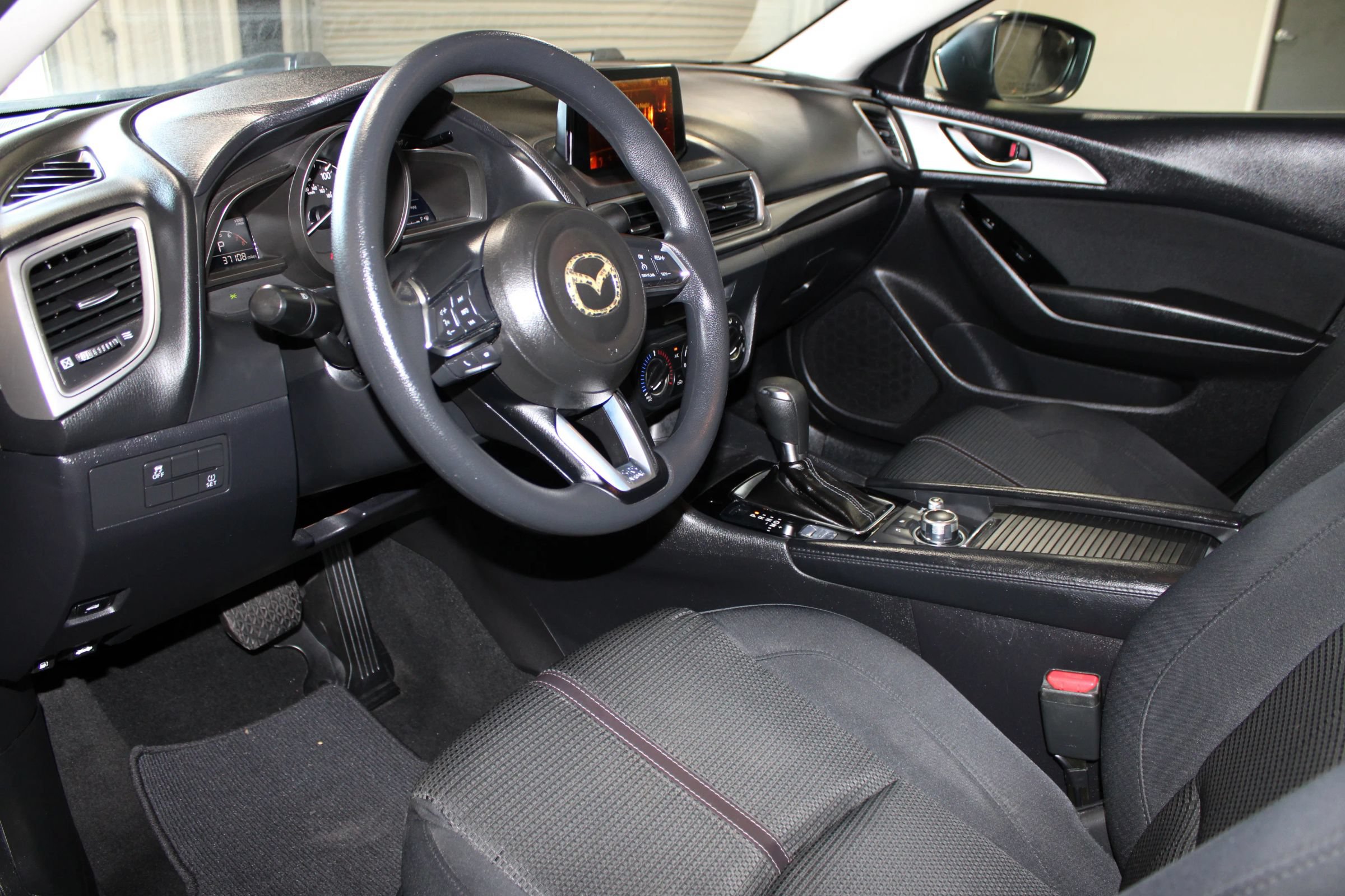 Used 2018 MAZDA MAZDA3 Sport w/ Preferred Equipment Package FWD image 24
