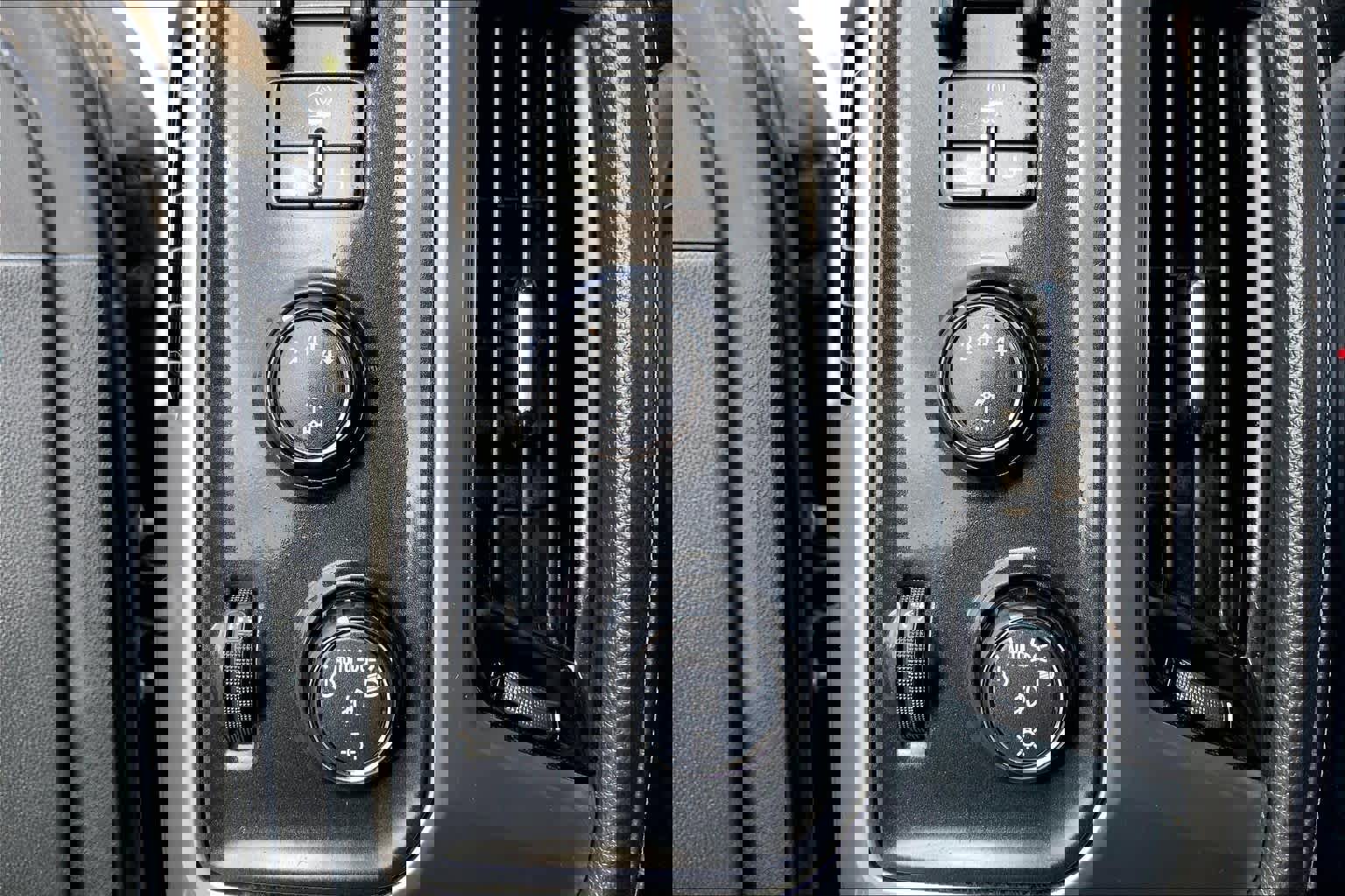 Used 2017 Chevrolet Silverado 2500 LTZ w/ Midnight Edition image 32