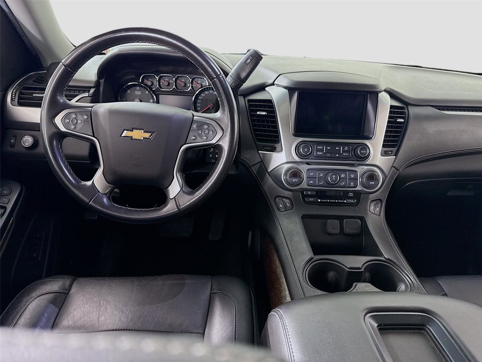 Used 2018 Chevrolet Suburban LT image 2