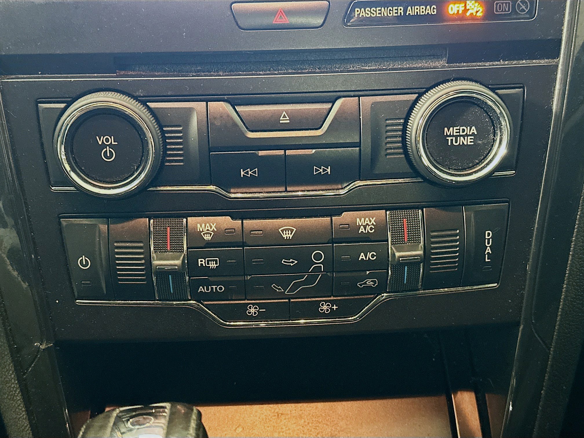 Used 2017 Ford Explorer XLT w/ Equipment Group 201A image 22