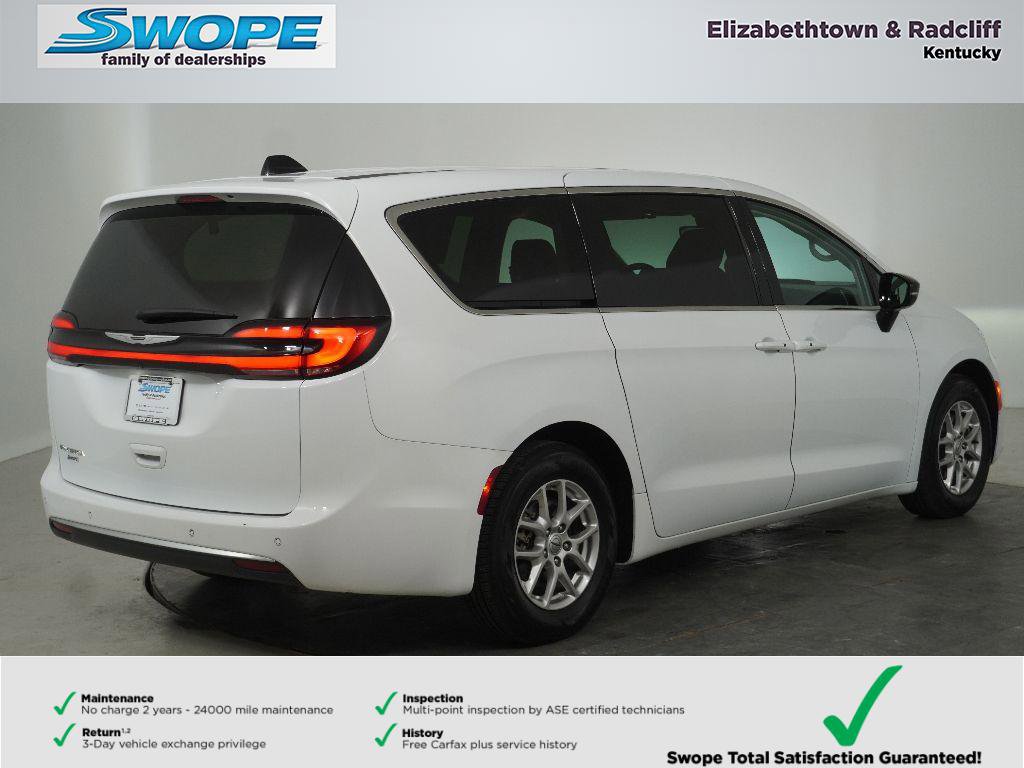 Certified 2024 Chrysler Pacifica Touring-L image 3