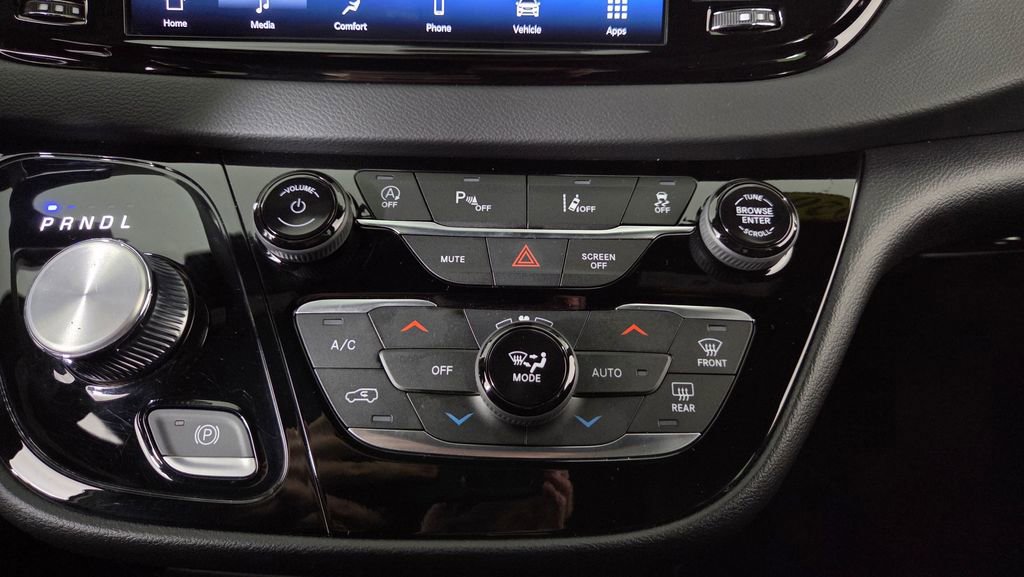 Used 2026 Chrysler Pacifica Select image 24