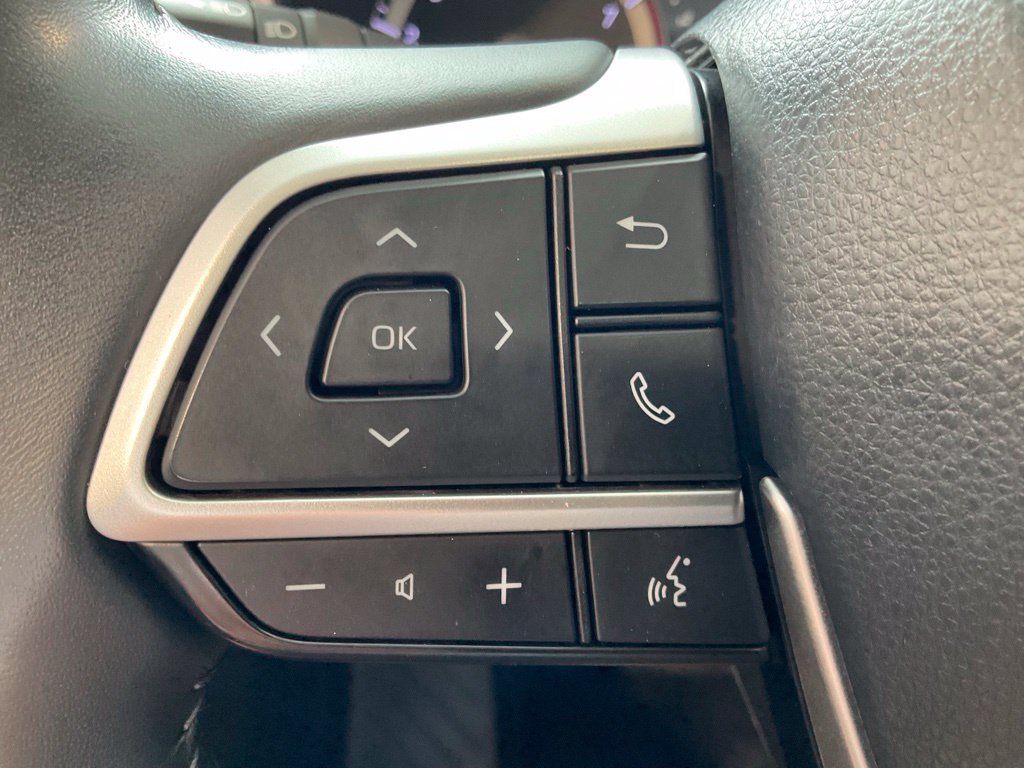 Used 2022 Toyota Highlander XLE AWD/4WD image 12