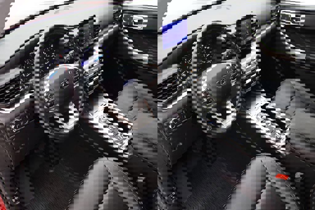 Used 2021 Ford Explorer XLT w/ Equipment Group 202A image 13