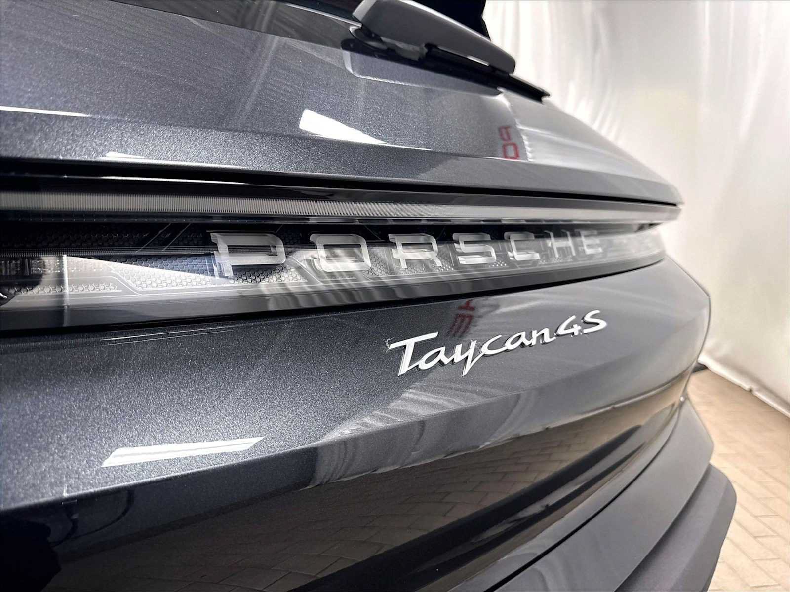 Used 2025 Porsche Taycan 4S AWD/4WD image 33
