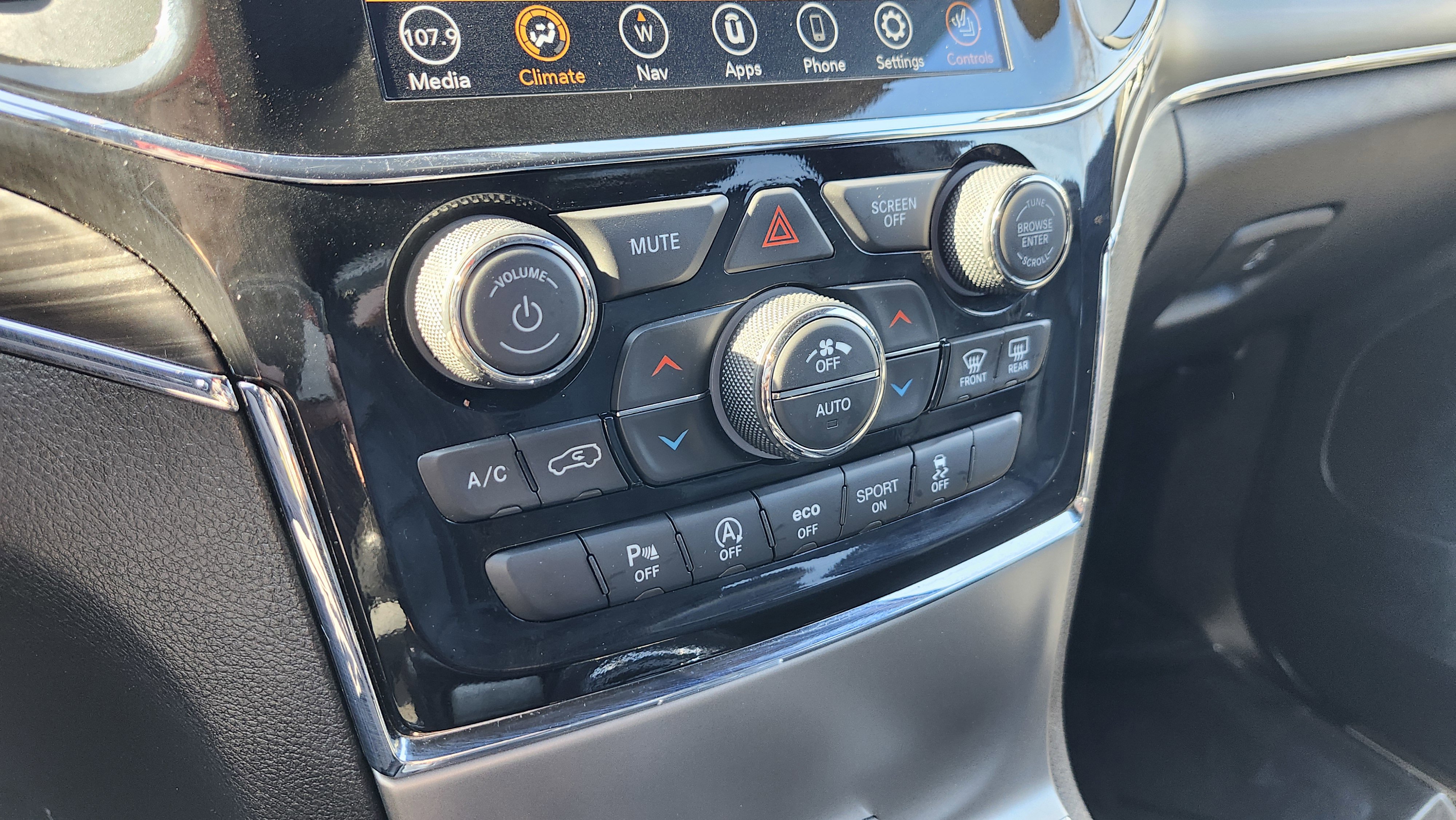 Used 2022 Jeep Grand Cherokee Limited image 35