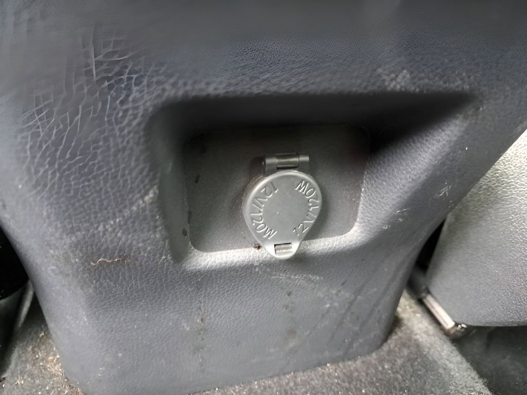 Used 2021 Toyota RAV4 LE image 9