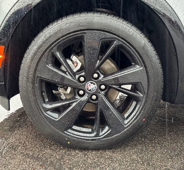 Used 2022 Buick Envision Essence w/ Sport Touring Package image 5