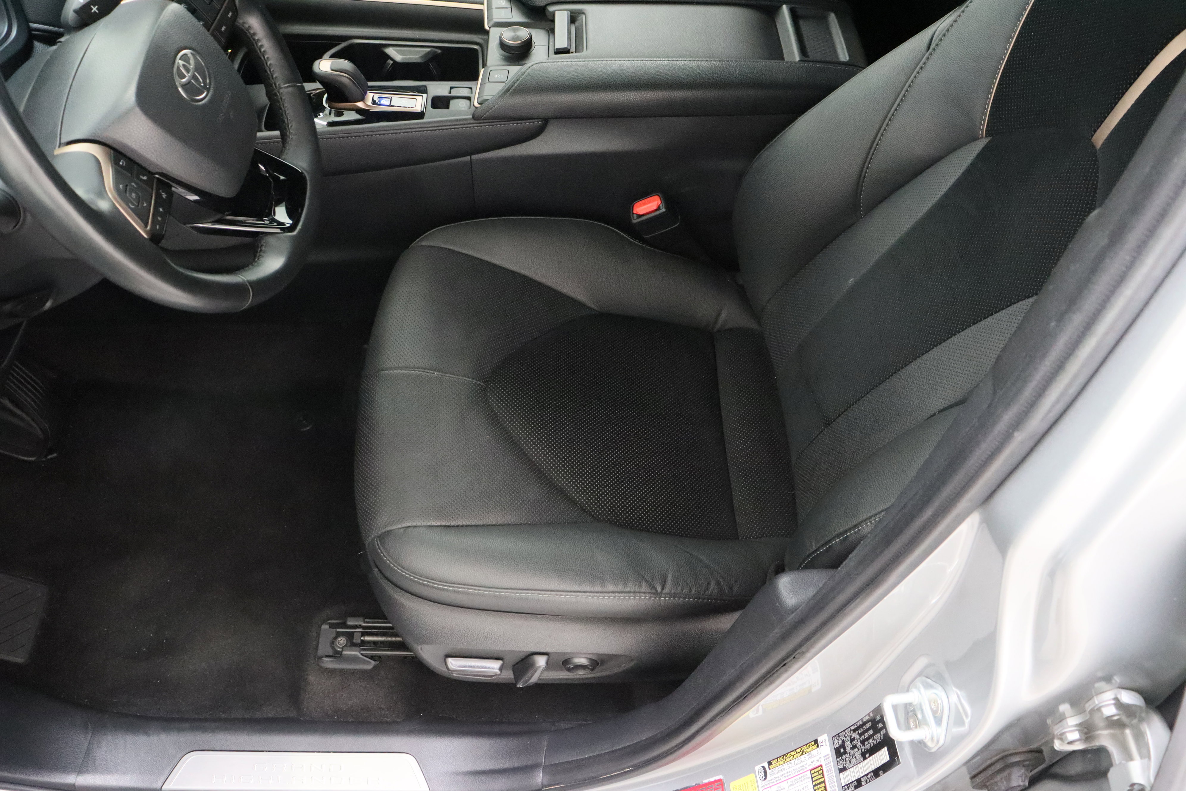 Used 2024 Toyota Grand Highlander AWD Hybrid image 15