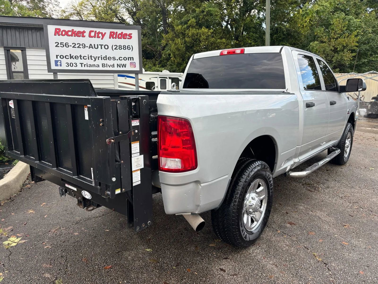 Used 2016 RAM 3500 Tradesman w/ Chrome Appearance Group AWD/4WD image 3