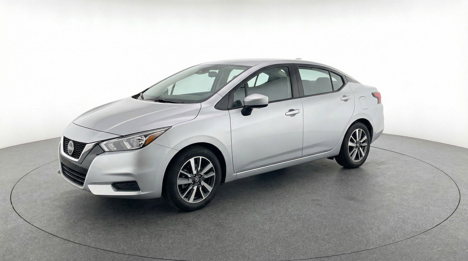 Used 2025 Nissan Versa SV image 3