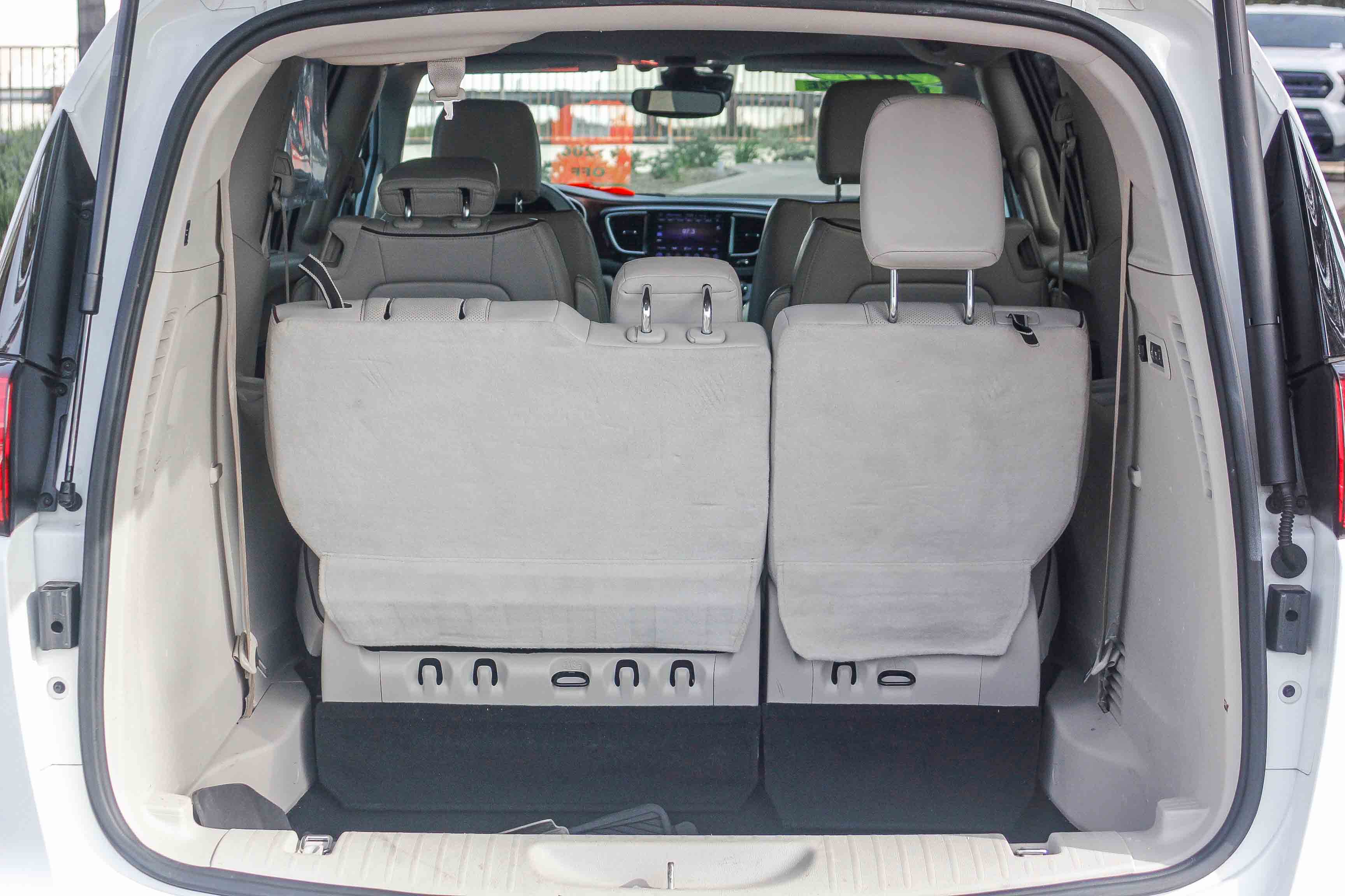 Used 2017 Chrysler Pacifica Limited w/ Advanced Safetytec Group image 27