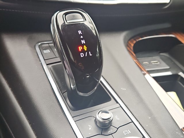 Used 2022 Cadillac Escalade Premium Luxury RWD image 12