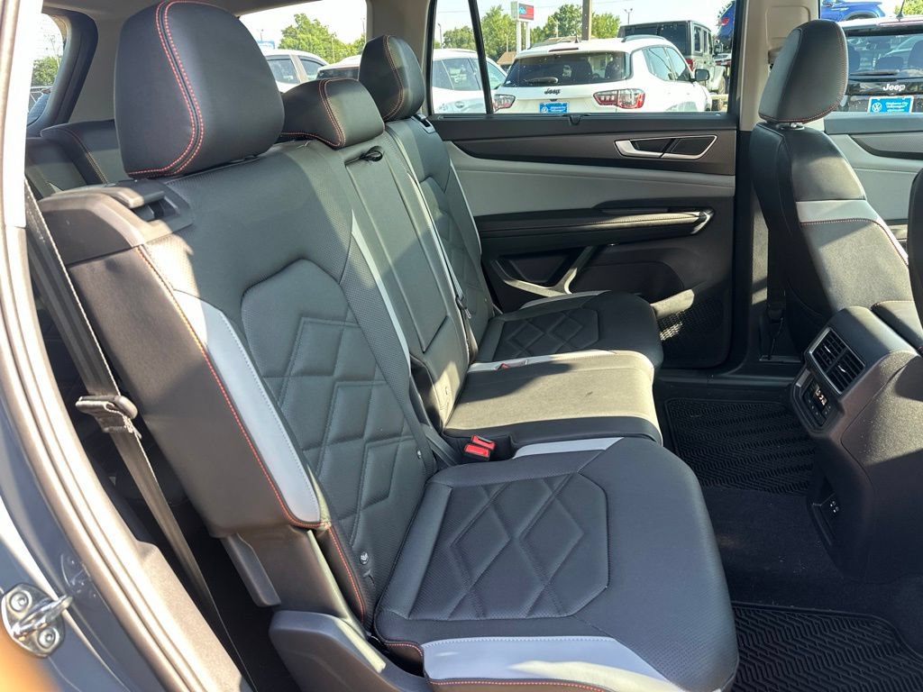 Used 2026 Volkswagen Atlas Peak Edition AWD/4WD image 17