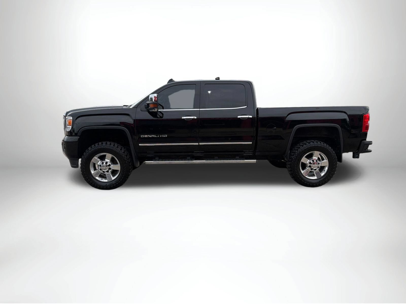 Used 2016 GMC Sierra 2500 Denali w/ Suspension Package, Off-Road AWD/4WD image 3