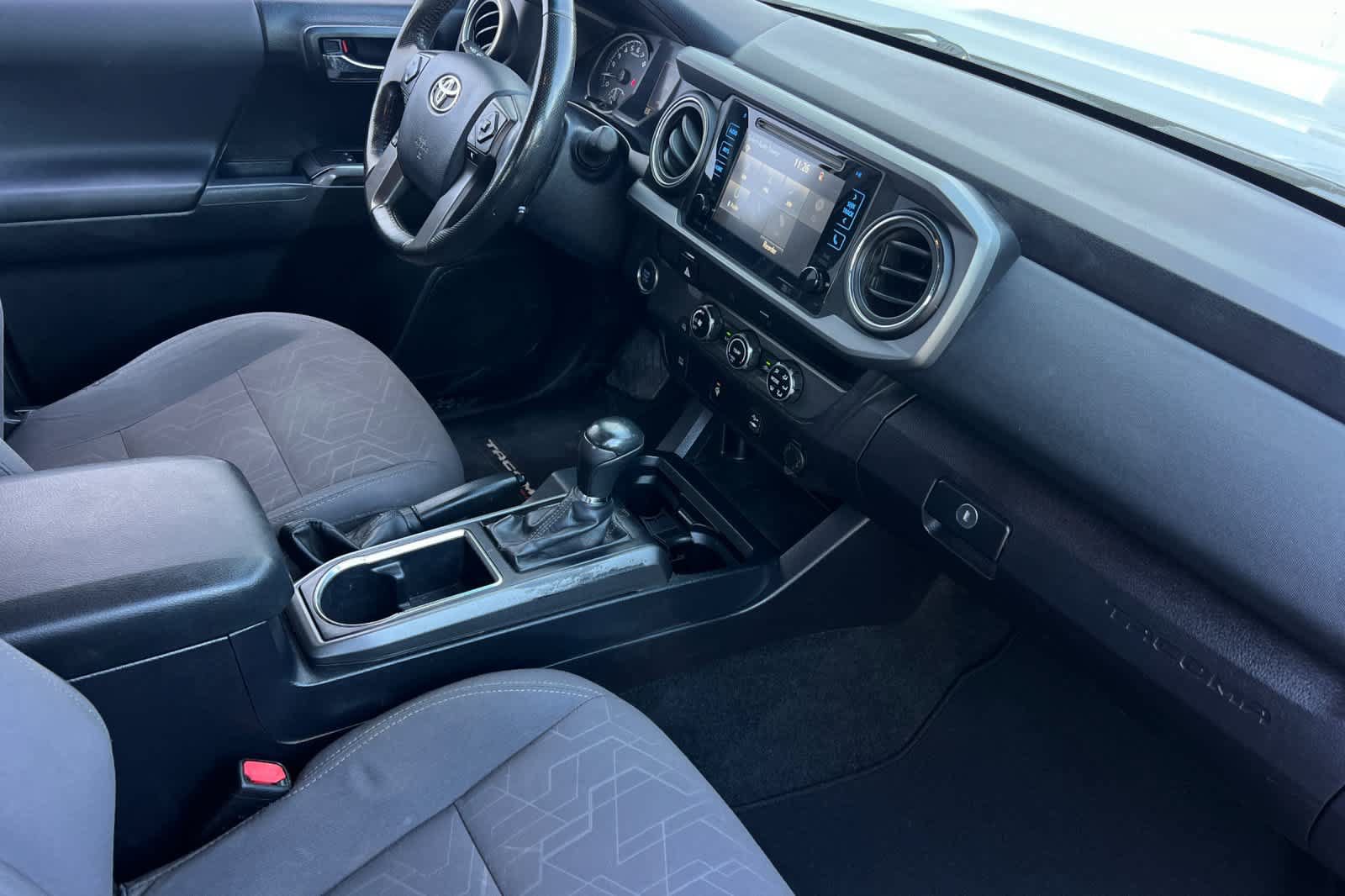 Used 2017 Toyota Tacoma TRD Sport w/ Tow Package RWD image 17