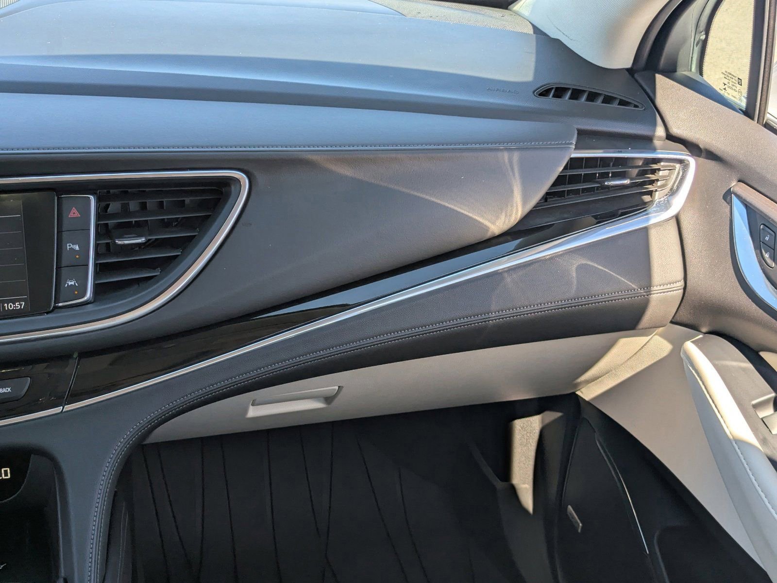 Used 2023 Buick Enclave Avenir w/ Avenir Technology Package image 18