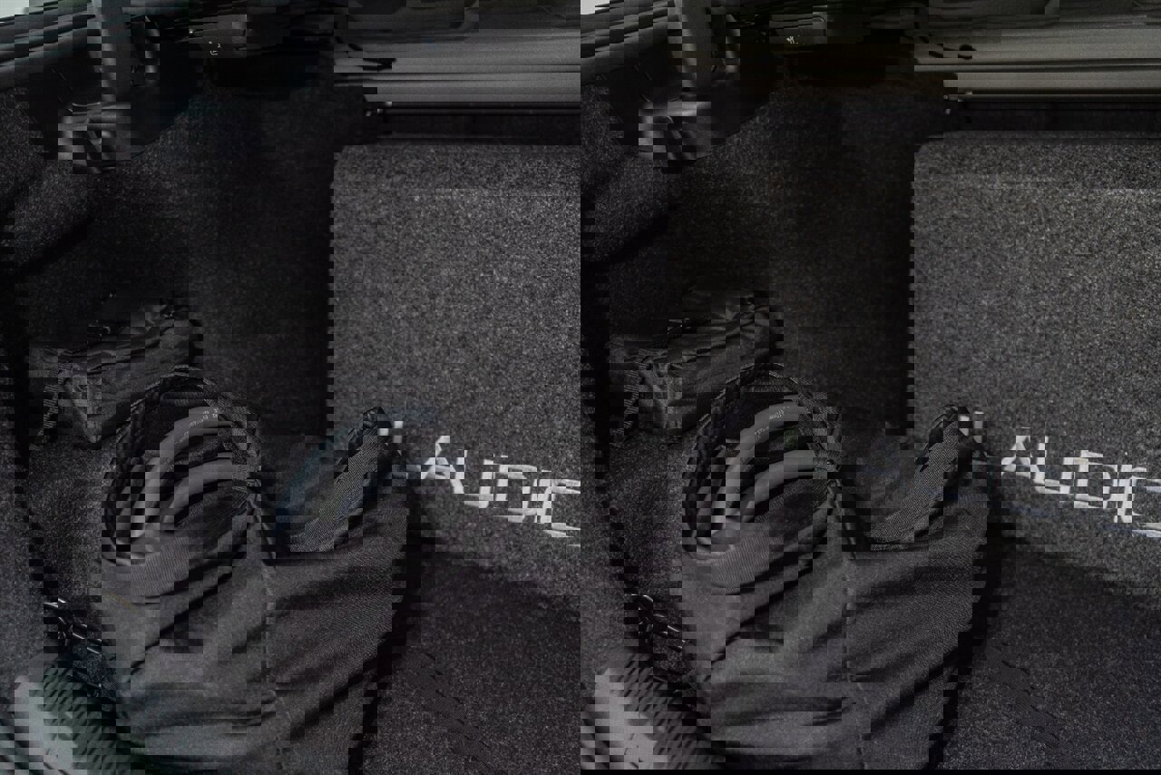 Used 2025 BMW M5 w/ Carbon Package image 38